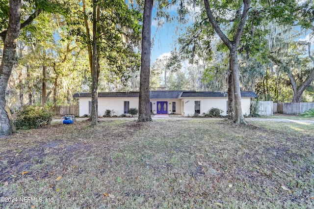 ranch-style house with a front yard