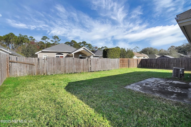 view of yard with a patio area