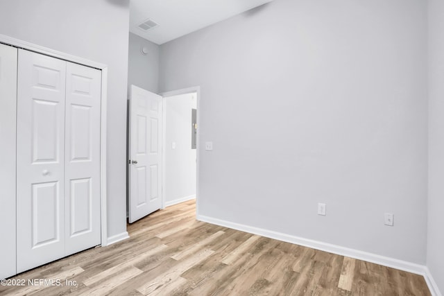 unfurnished bedroom featuring light hardwood / wood-style floors and a closet