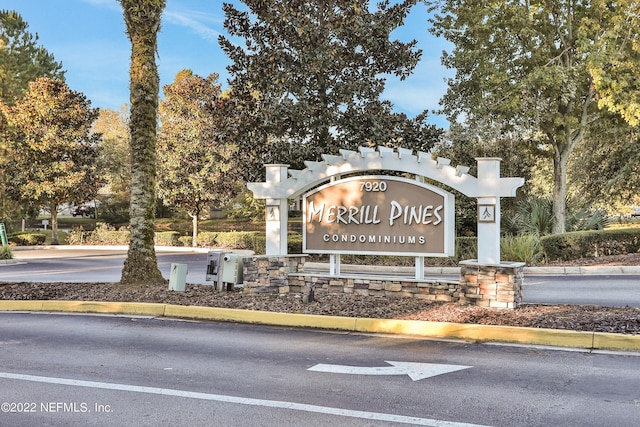 view of community / neighborhood sign