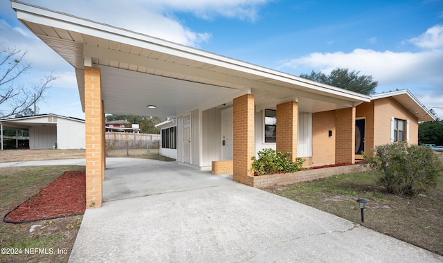 view of front of home featuring covered porch and a carport