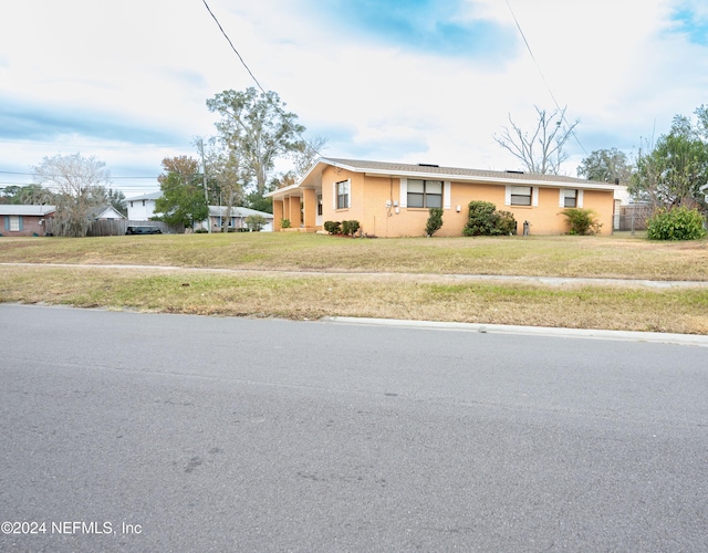 ranch-style home with a front yard