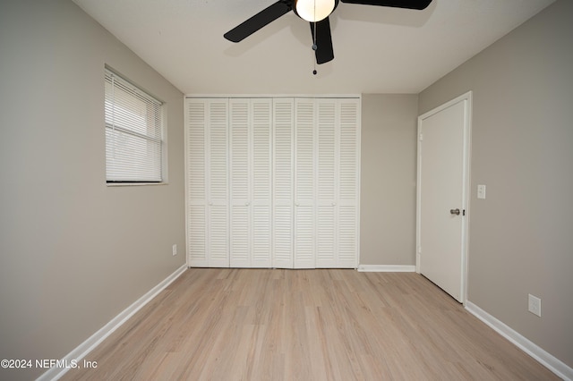 unfurnished bedroom featuring light wood-type flooring, a closet, and ceiling fan