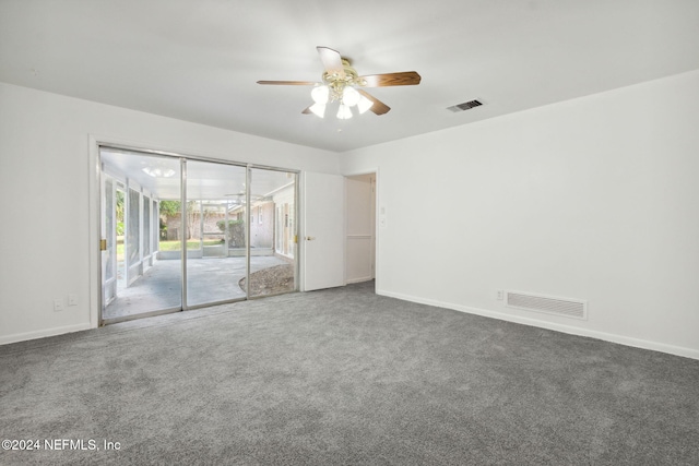 carpeted spare room featuring ceiling fan