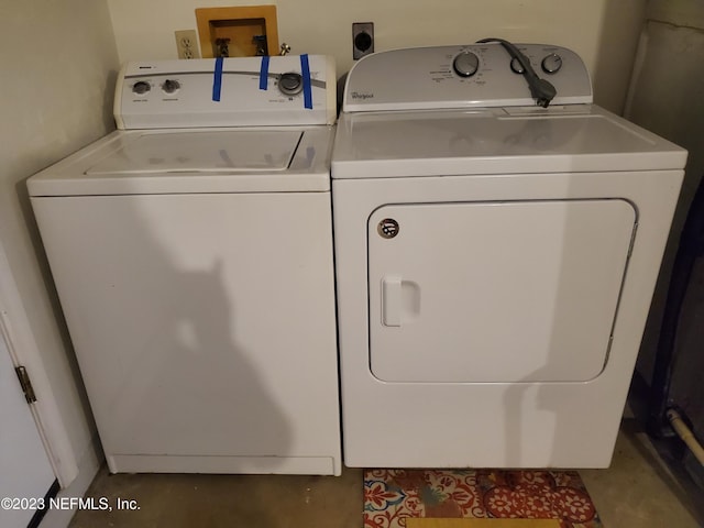 clothes washing area featuring washing machine and dryer