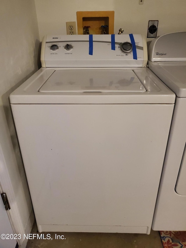 laundry area featuring washing machine and clothes dryer