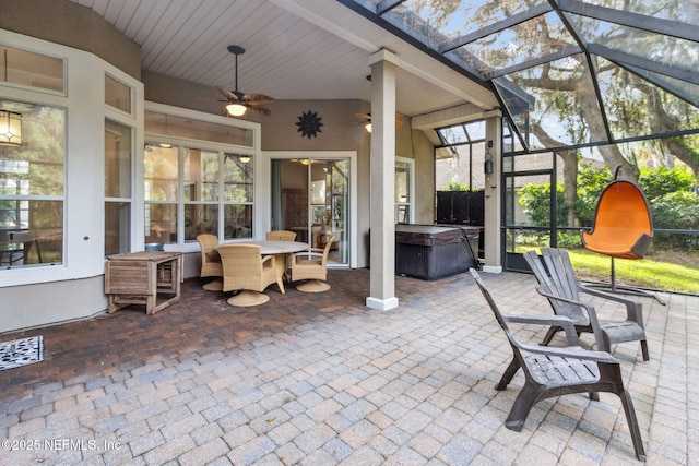 sunroom with ceiling fan