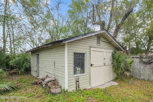 view of outbuilding