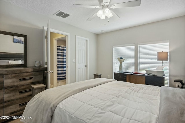 bedroom featuring ceiling fan and a textured ceiling