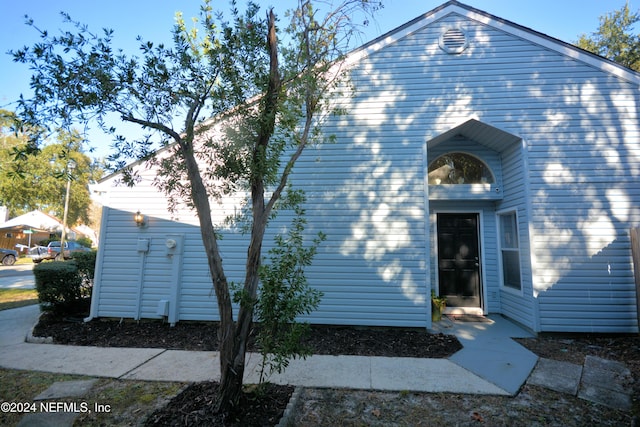 view of front facade