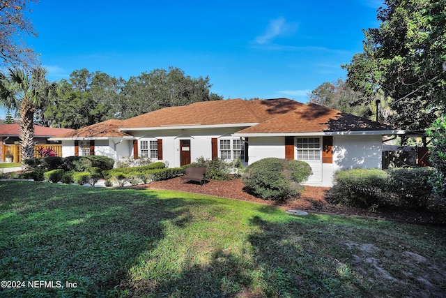 ranch-style house featuring a front lawn