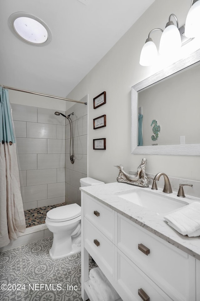 bathroom with a shower with shower curtain, vanity, and toilet