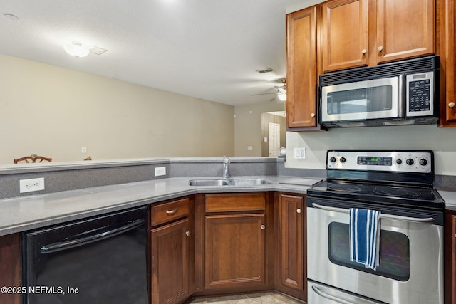 kitchen featuring stainless steel appliances, sink, and ceiling fan