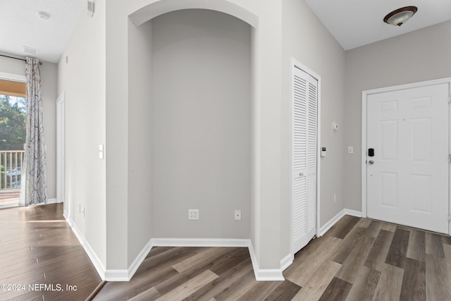 8601 Beach Blvd Unit 1007, Jacksonville, FL 32216 - foyer featuring arched walkways and wood finished floors