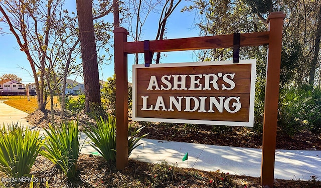 view of community / neighborhood sign