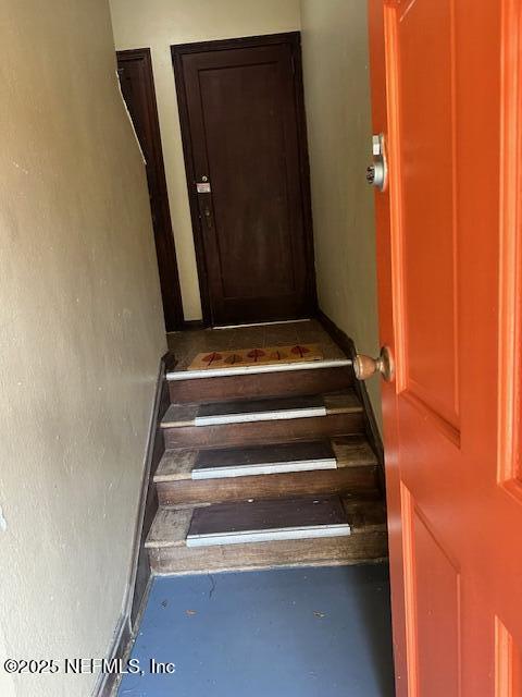 staircase featuring concrete floors