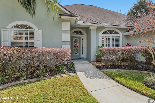 property entrance featuring a yard