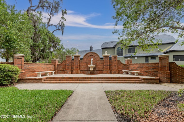 view of front of property