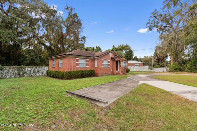 ranch-style home with a front yard