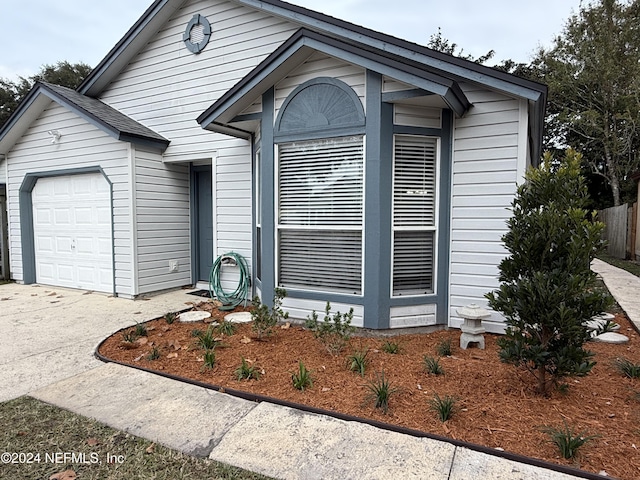 view of front facade featuring a garage