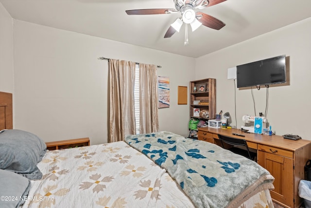 bedroom featuring ceiling fan