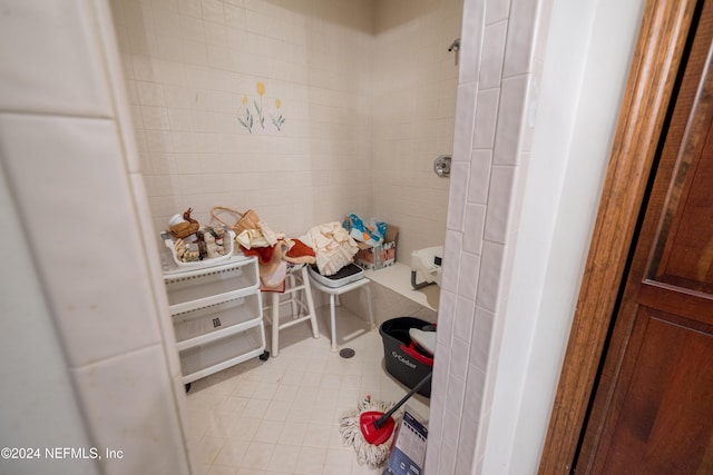 11289 SW 85th Ave, Hampton, FL 32044 - bathroom with tile patterned flooring and tile walls