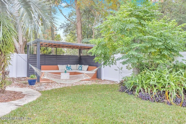 view of yard featuring an outdoor living space