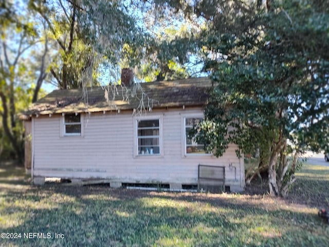 view of side of home featuring a lawn