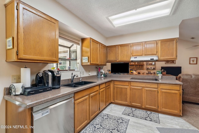 kitchen with kitchen peninsula, a textured ceiling, ceiling fan, sink, and dishwasher