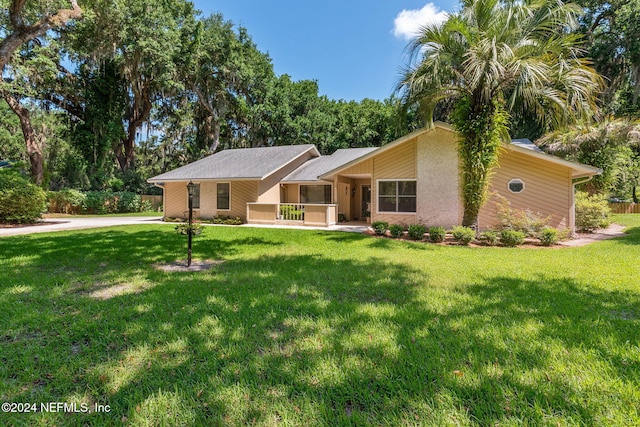 single story home featuring a front yard