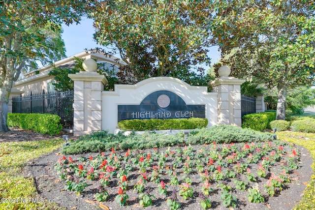 view of community / neighborhood sign