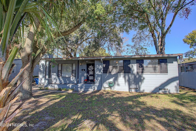 ranch-style home with a front lawn