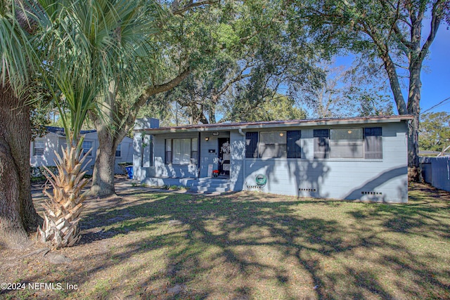 ranch-style home featuring a front yard