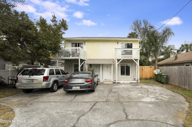 view of front of property featuring a balcony