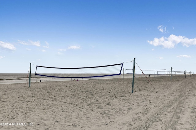 surrounding community with volleyball court