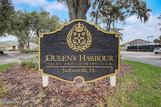 view of community / neighborhood sign