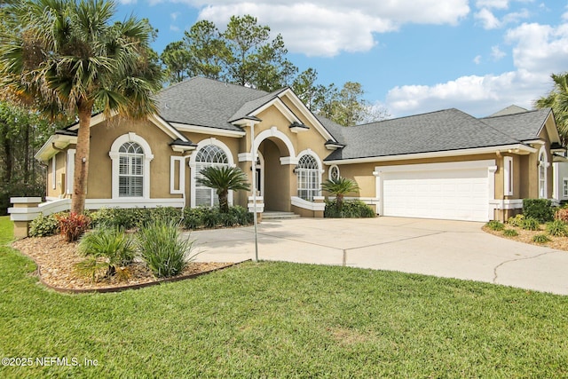 view of front of house featuring stucco siding, driveway, an attached garage, and a front yard