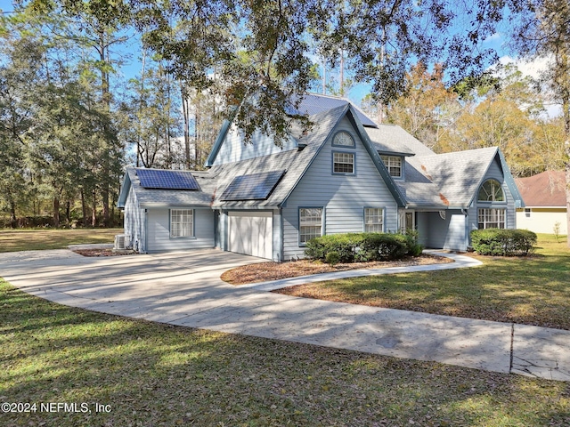 view of front of property featuring solar panels and a front lawn