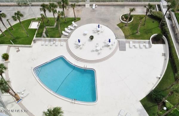 view of swimming pool