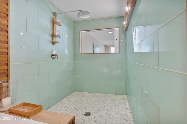 bathroom featuring tiled shower