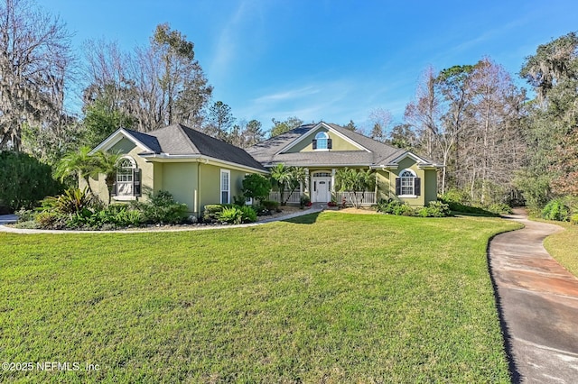 view of front of house with a front lawn