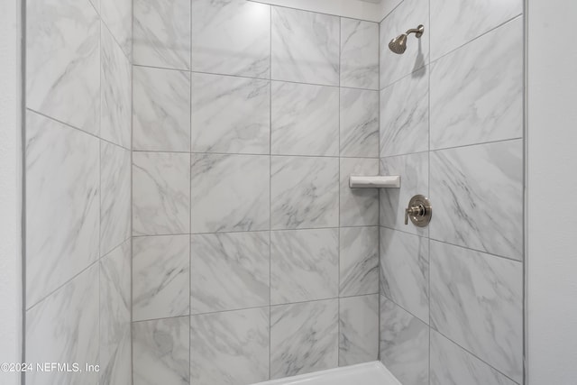 bathroom featuring tiled shower