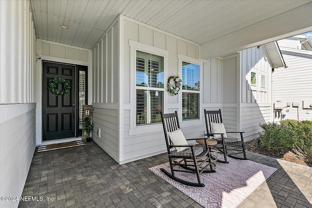 doorway to property with covered porch