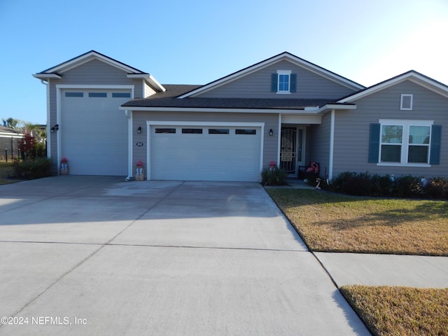 view of front of house featuring a garage and a front yard