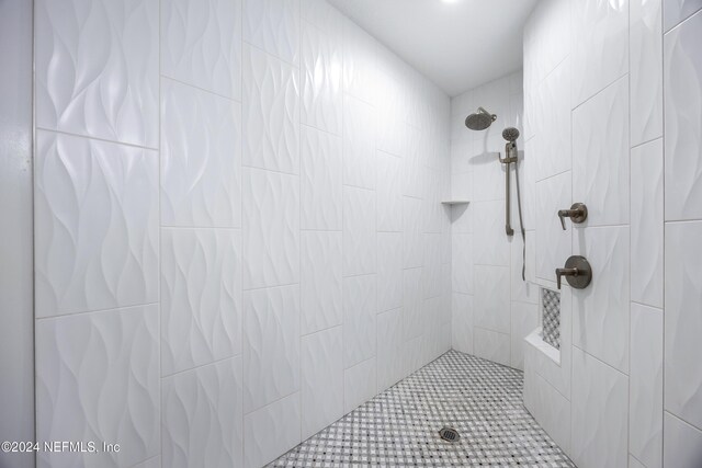 1431 Riverplace Blvd Unit 2105, Jacksonville, FL 32207 - bathroom with tiled shower