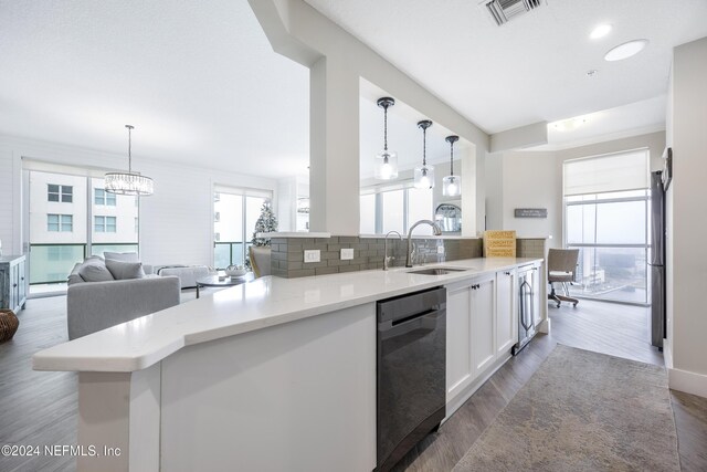 1431 Riverplace Blvd Unit 2105, Jacksonville, FL 32207 - kitchen featuring visible vents, backsplash, dishwashing machine, wood finished floors, and a sink