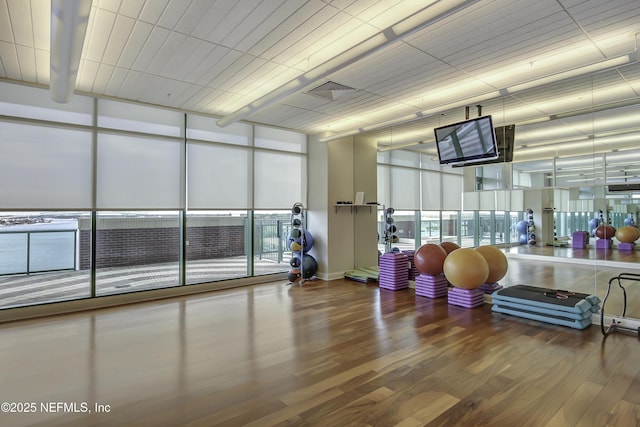 1431 Riverplace Blvd Unit 2105, Jacksonville, FL 32207 - workout area featuring wood finished floors, visible vents, and expansive windows