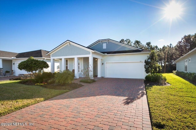 view of front facade featuring a front yard and a garage