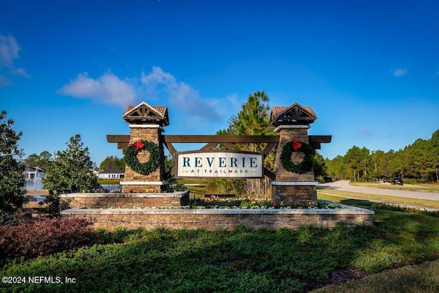 view of community / neighborhood sign