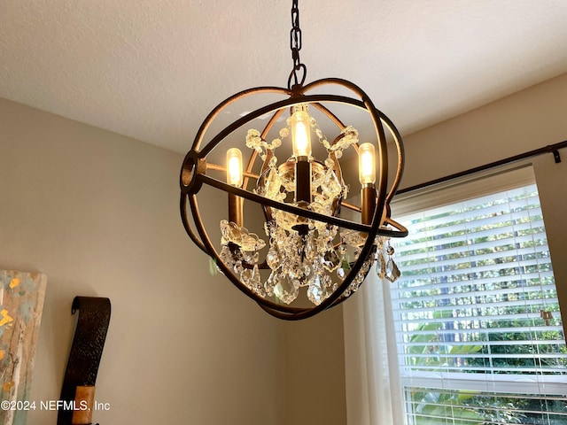 room details featuring a chandelier and a textured ceiling